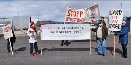 Норвежцы встретили протестами прибытие американской атомной подводной лодки в Тромсё