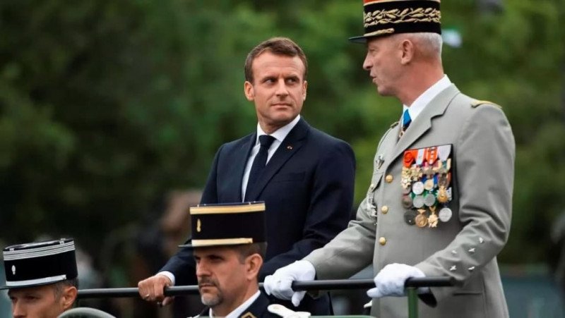 Французское Сопротивление: сметет ли «заговор генералов» прогнившую власть либералов?