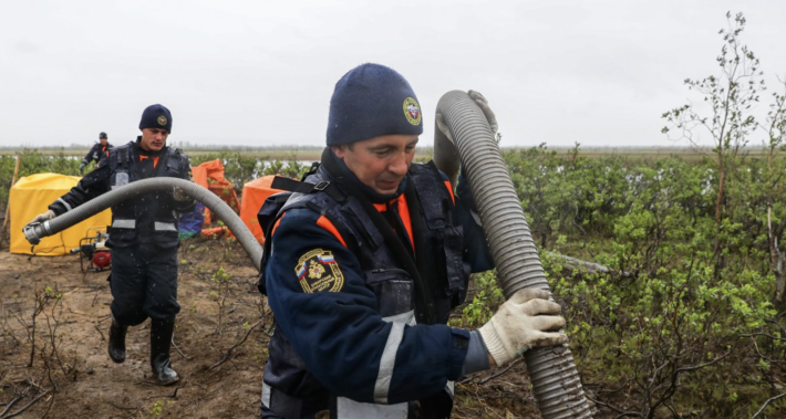 Нефть "Газпрома" разлилась — сани к лету не готовил и "Норникель"