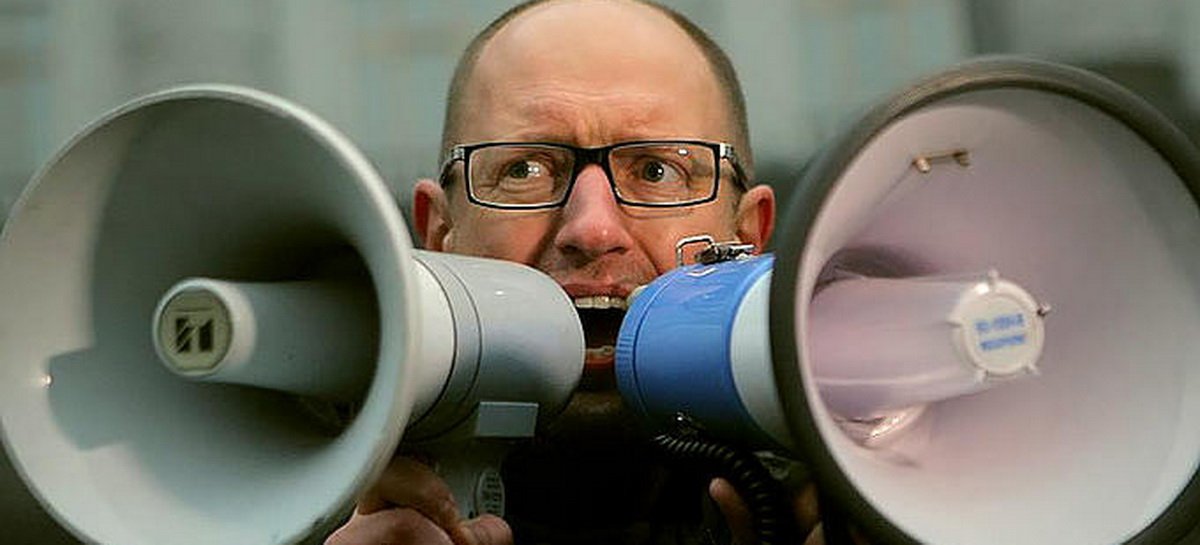 «Так не честно». Яценюк выклянчивает у Германии отказ от «Северного потока-2» (видео)