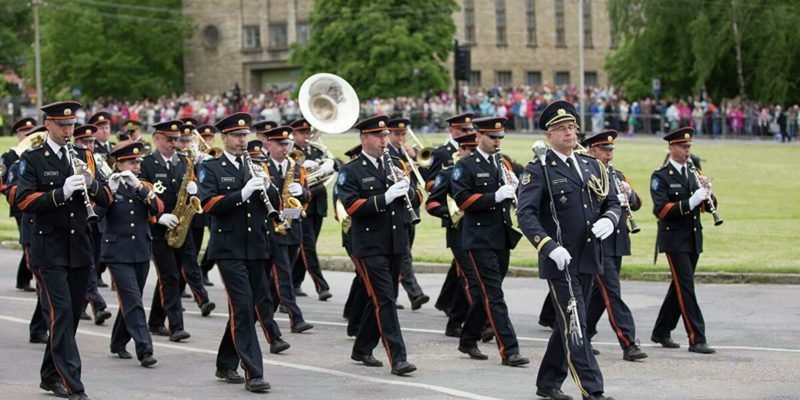 Эстония теряет атрибуты государственности