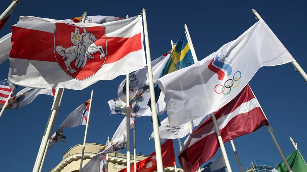 Неонацистский флаг над Ригой: Альгис Микульскис о саморазоблачении Латвии