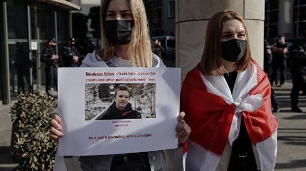 Зачем Запад дарит Белоруссию России