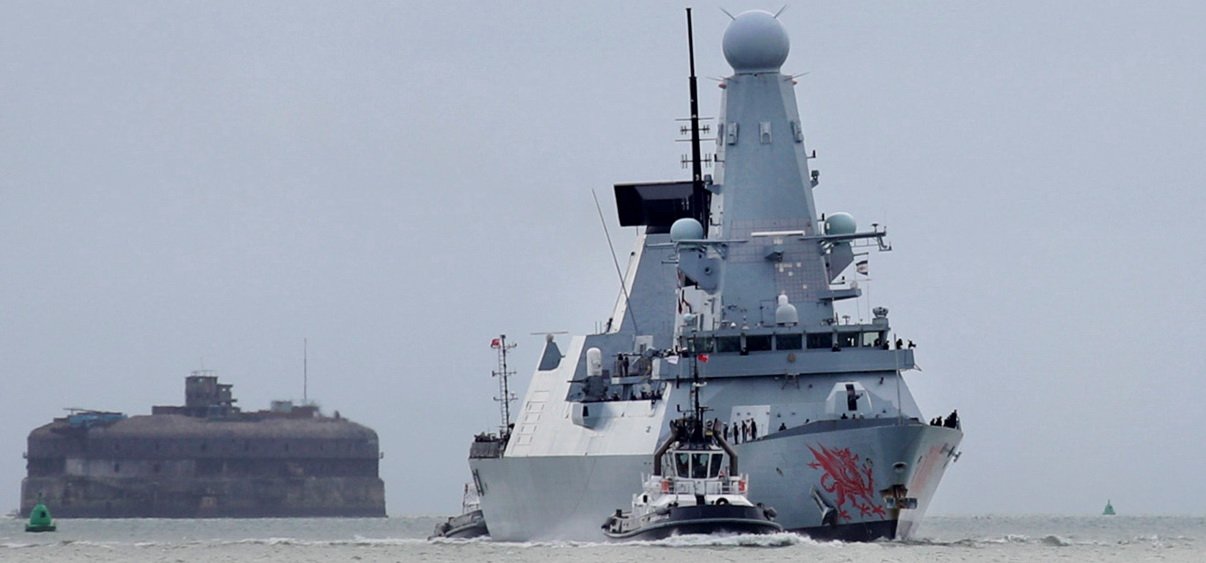 Россия едва не потопила британский эсминец, вторгшийся в ее территориальные воды