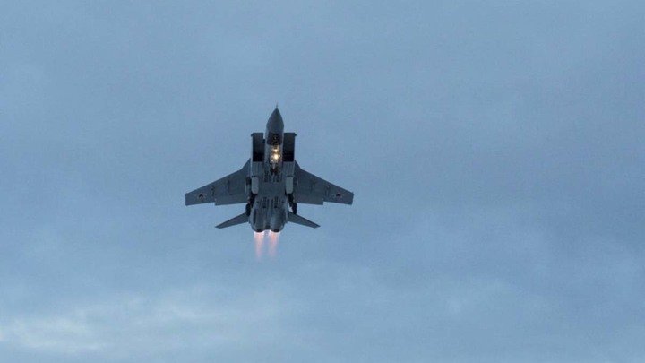 МиГ-21 рухнул на глазах у толпы: Парад в Ливии обернулся катастрофой