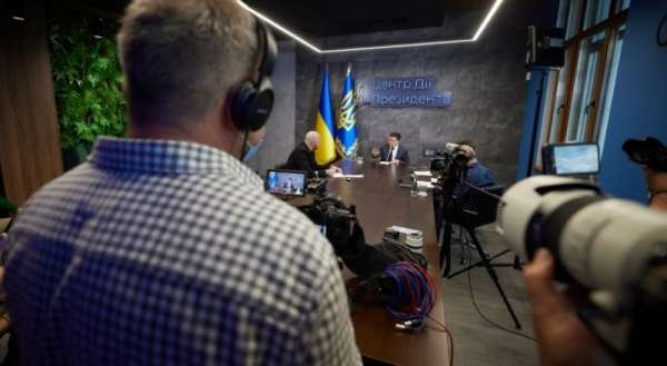 Зеленский повторно отказался называть Путина «убийцей»