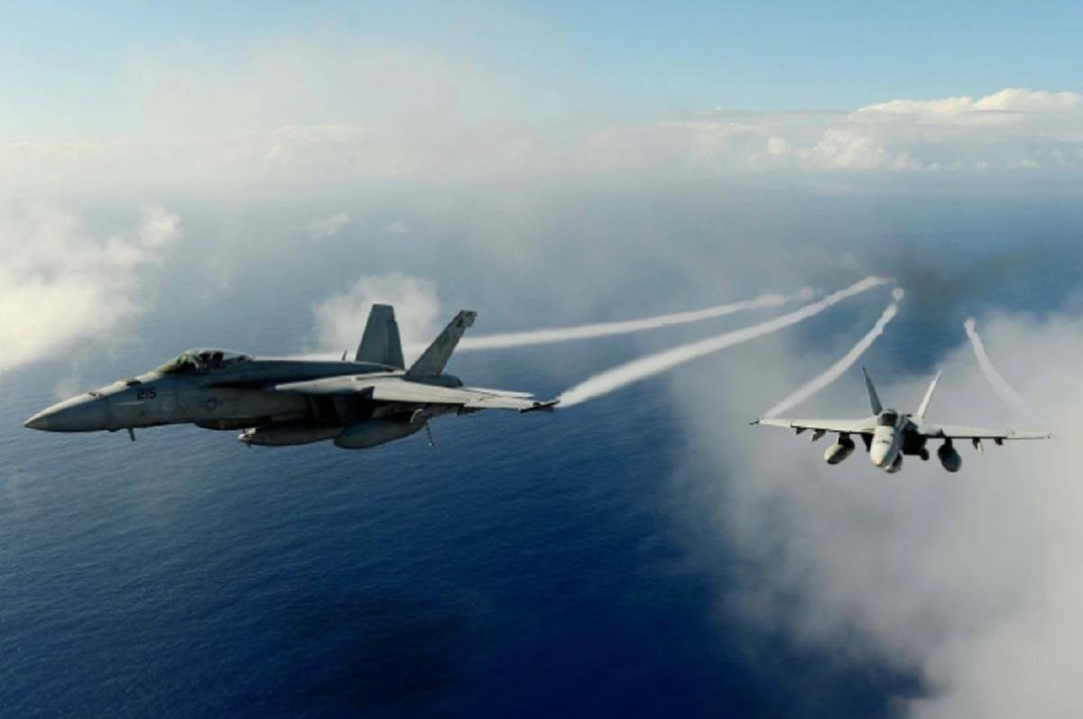 В районе российских учений в Тихом океане работала иностранная боевая авиация