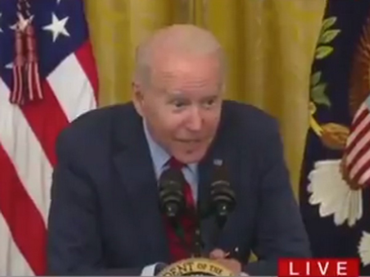 «Жуткий Джо»: шепчущий Байден на брифинге напугал Сеть