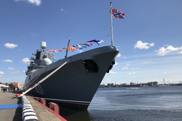 Корвет "Гремящий" показал себя на морском салоне в Петербурге