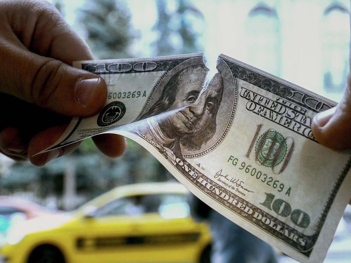 Насмешка и унижение для США: в Китае оценили планы России отказаться от доллара