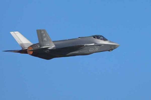 Командование НАТО запретило истребителям F-35 приближаться к российским Су-35