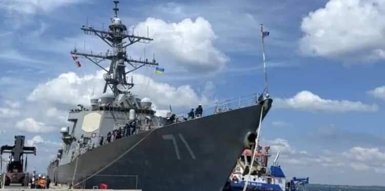 «Дна нет»: в России высмеяли восторженную истерику украинца на палубе эсминца Ross