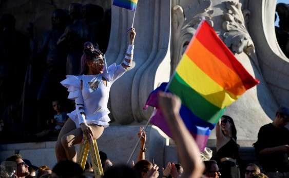 Еврокомиссия поставила Венгрии ультиматум из-за «антигейского» закона