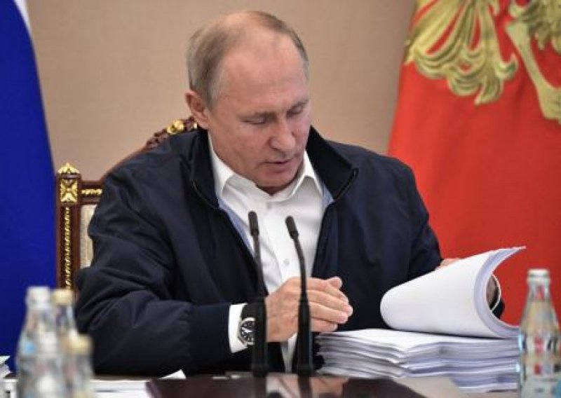 Игорь Лесев: Путин пишет