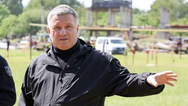 Дело не в американце. "Непотопляемый" Аваков решился из-за Зеленского