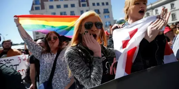 Россию обвинили в разгоне грузинского гей-парада