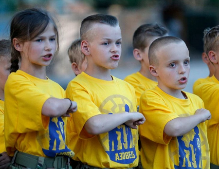 Киев вырастил целое поколение неонацистов