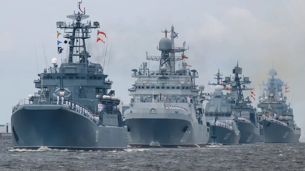 Новейшие подлодки и зарубежные корабли: как прошел главный парад ВМФ