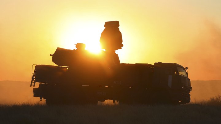 "Панцирь-С" лишил боевиков "глаз": Уцелевший БПЛА сбили над Хамой