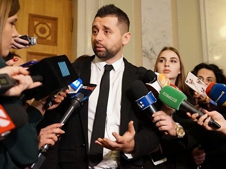 Киев мог "шантажировать весь мир"