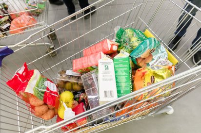 Рост производства и конкуренция с импортом позволят РФ избежать повышения цен на продукты