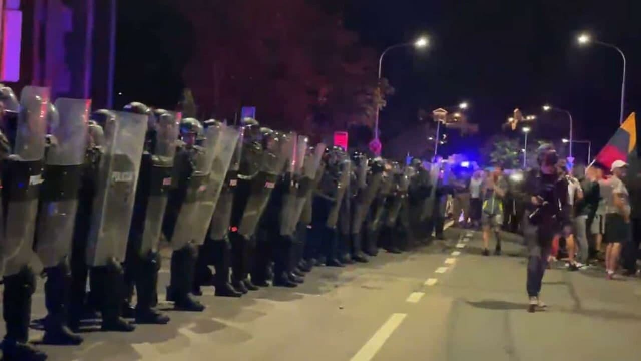 Литва свалилась в яму, которую копала другим