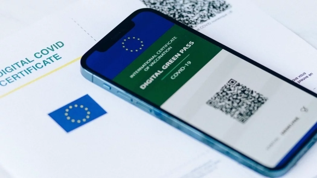 Запад политизирует признание украинских сертификатов о вакцинации