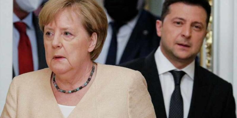 «Она боится Россию»: Зеленский «пнул» Меркель на прощание