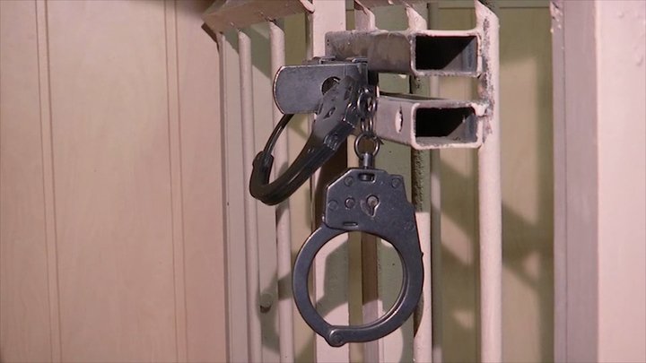 "Гримаса канцлера Германии - и никаких объятий": Как прощались Путин и Меркель