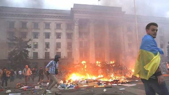 Окружённые, но не сломленные: на Украине люди по-своему сражаются с нацизмом