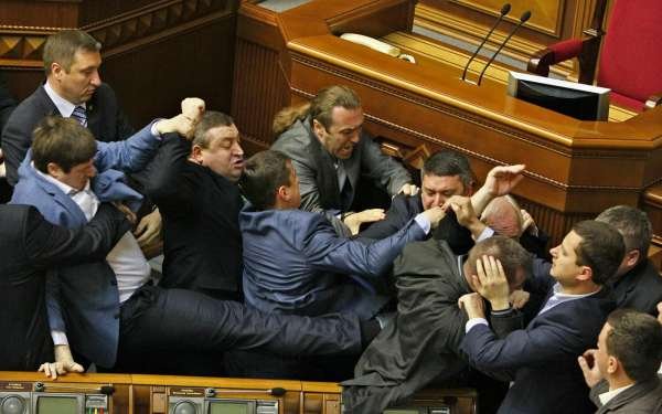 Украинские псевдопартии как инструмент разрушения Украины