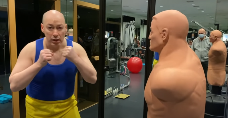 Дмитрий Гордон хочет через суд выяснить у ФСБ, почему «Порошенко похож на агента КГБ»