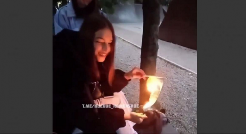 В Днепропетровской области завели дело на 15-летнюю школьницу за сожжение флага Украины