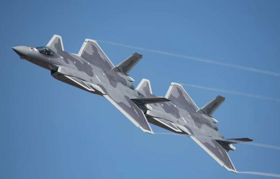 Китай впервые показал свой стелс-истребитель