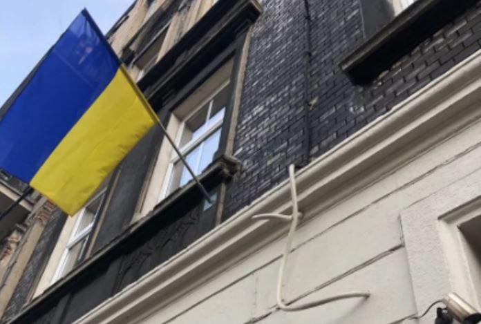 «Идите к русским» – украинские консульства за рубежом отказываются принимать жителей Донбасса