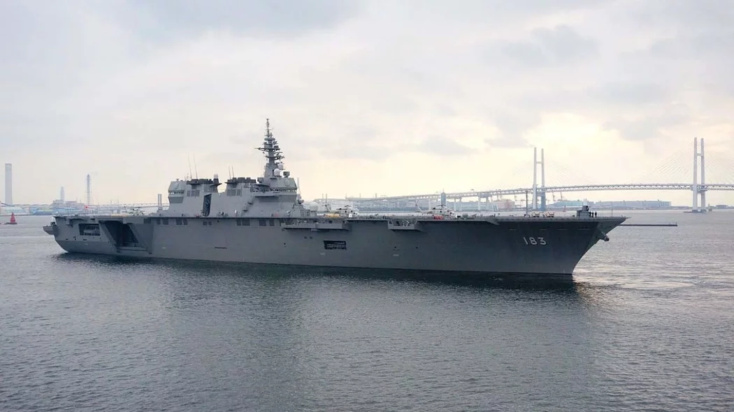 Япония усиливает свой военный флот новым авианосцем