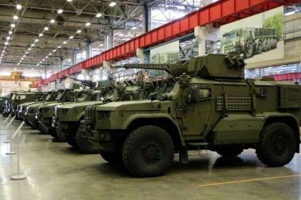 Российская армия получила новую бронемашину "Напарник"