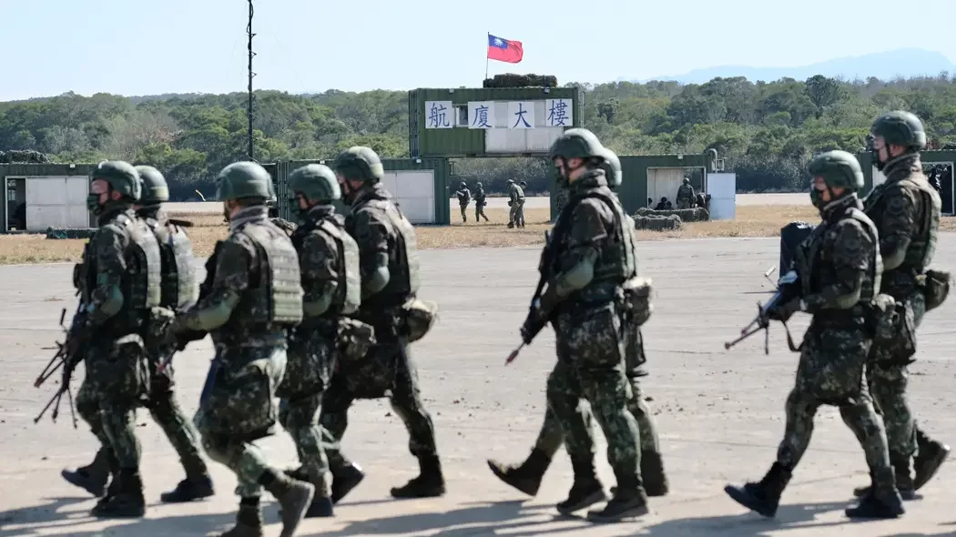 Тайвань готовится к обороне: власти решили увеличить срок службы по призыву