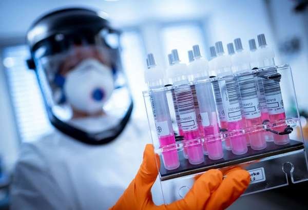 «Как хакеры центра Гамалеи украли основу AstraZeneca»: британцы решили атаковать «Спутник V»