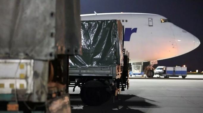 На Украину для продолжения войны прибыл новый военный груз из США