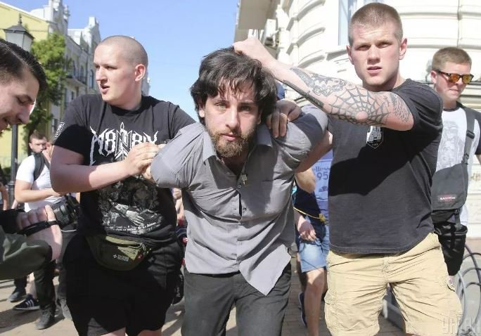 «Сепаров не жалко»: Украинцы перестают считать войну в Донбассе трагедией