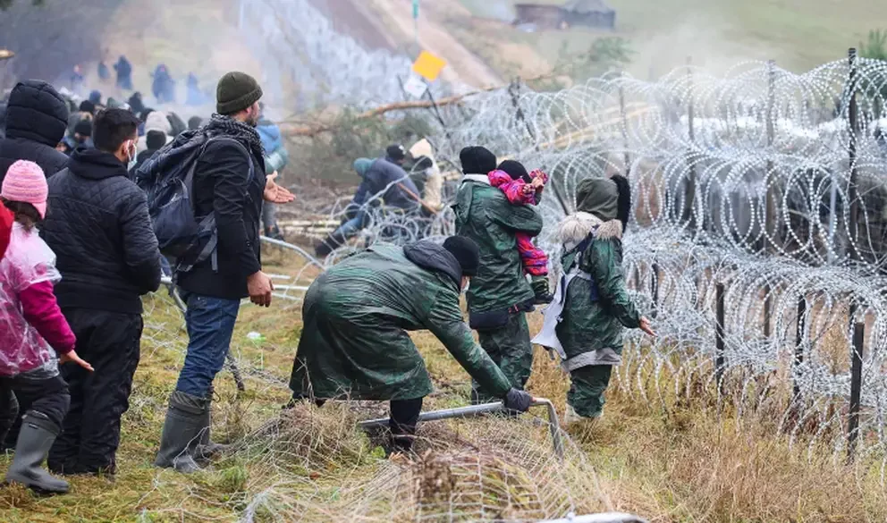 «Сознательно обостряют». Кому выгодны стычки с мигрантами на белорусско-польской границе