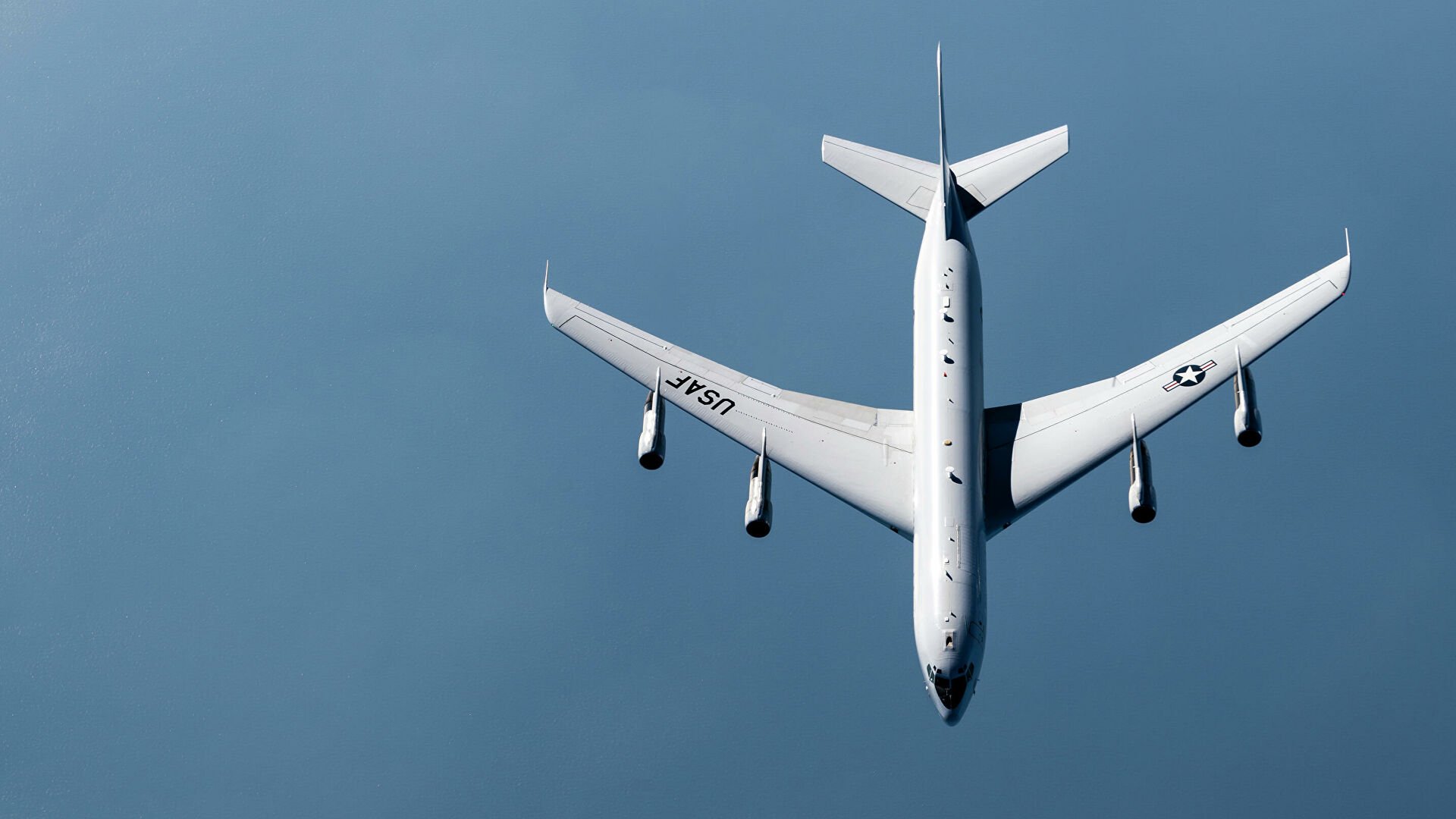 У границ России засекли американский самолет-разведчик