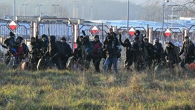 Мигранты прорвались из Белоруссии в Польшу