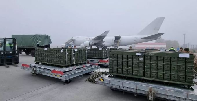 Военно-транспортная авиация США перебросила на Украину десятки тонн боеприпасов