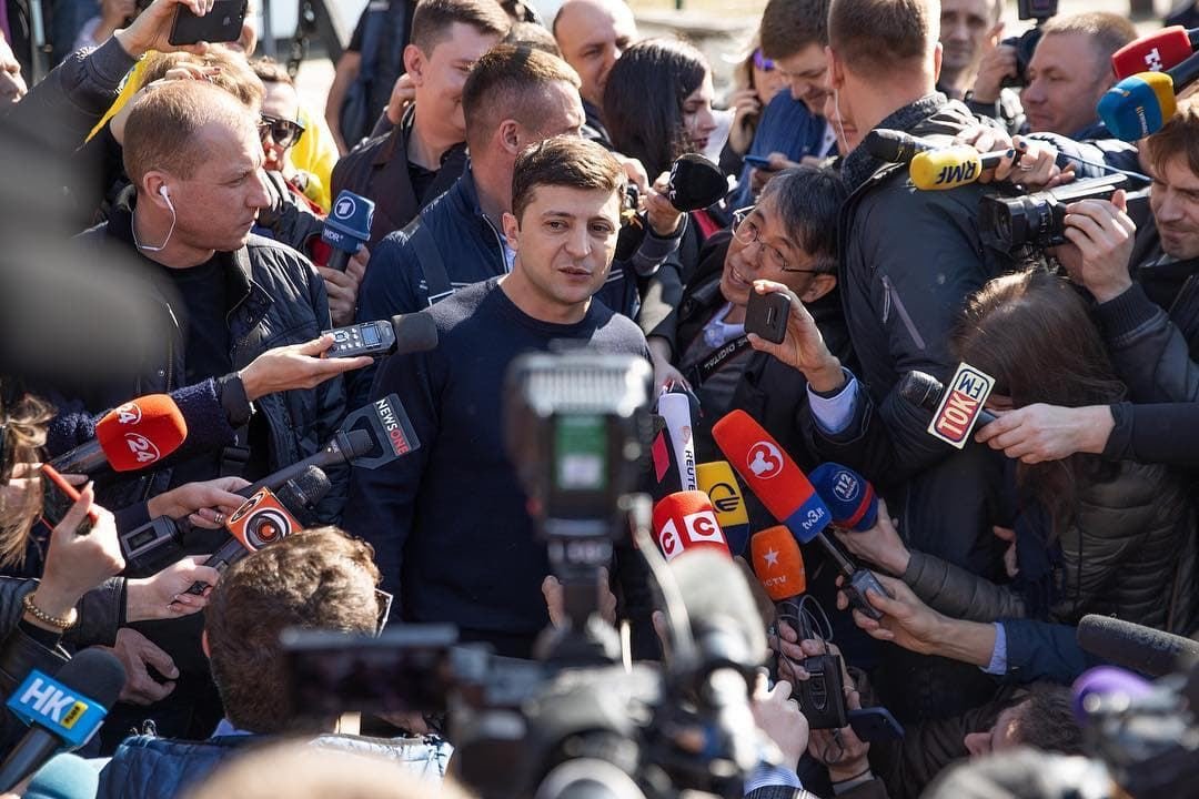 Зеленский: Алло, алло, алло! Говорит Харьков! Вам, вам, вам!