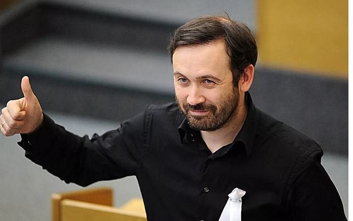 Бежавший на Украину экс-депутат Госдумы пообещал идти с оружием против РФ