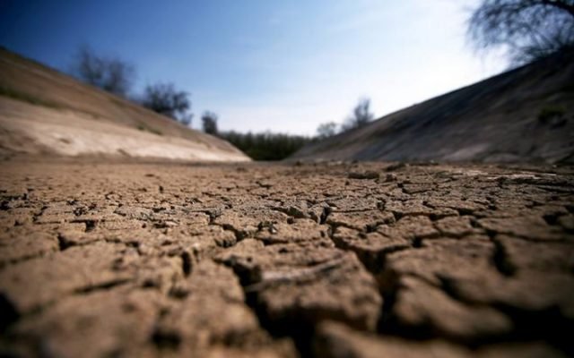 Скорая достройка дамбы на Северо-Крымском канале вызвала недоумение у украинцев