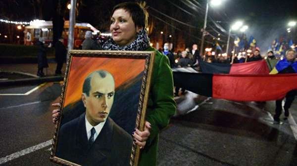 Бандера, Майдан, война и «окончательный развал Украины»