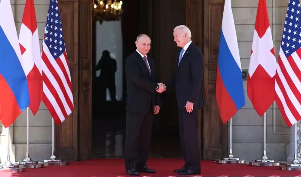 Выдворение российских дипломатов из США может сорвать встречу Путина и Байдена